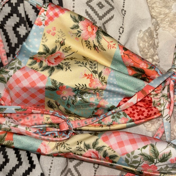 One one top - Picture 2 of 2